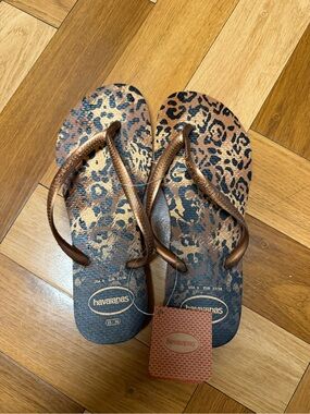 NWT Havaianas Leopard Print Flip Flops - Brown & Black